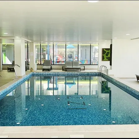 Lamera - Alezzi Langa Mare Cu Acces La Piscina, Jacuzzi, Sauna Si Sala De Fitness Apartamento Năvodari