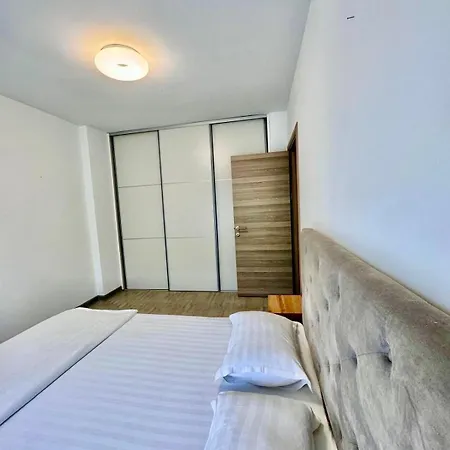 Lamera - Alezzi Langa Mare Cu Acces La Piscina, Jacuzzi, Sauna Si Sala De Fitness Apartamento Năvodari
