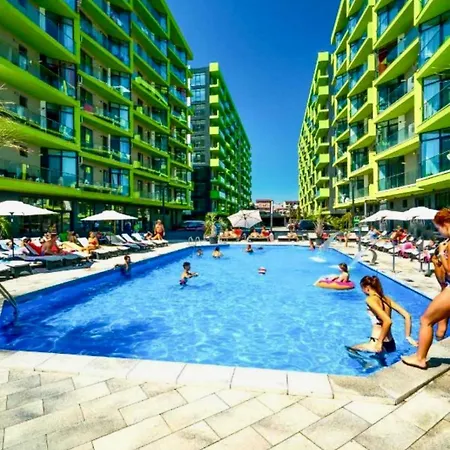 Lamera - Alezzi Langa Mare Cu Acces La Piscina, Jacuzzi, Sauna Si Sala De Fitness Apartamento