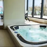 Lamera - Alezzi Langa Mare Cu Acces La Piscina, Jacuzzi, Sauna Si Sala De Fitness Apartment *