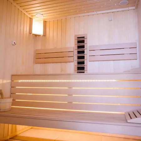 Lamera - Alezzi Langa Mare Cu Acces La Piscina, Jacuzzi, Sauna Si Sala De Fitness Năvodari