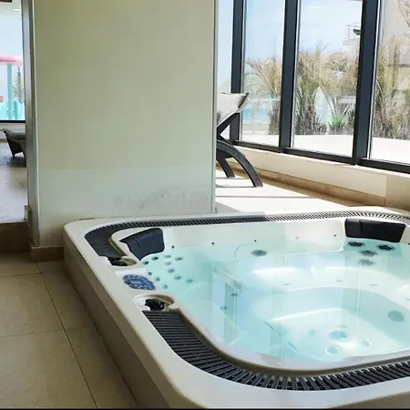 Lamera - Alezzi Langa Mare Cu Acces La Piscina, Jacuzzi, Sauna Si Sala De Fitness アパート *
