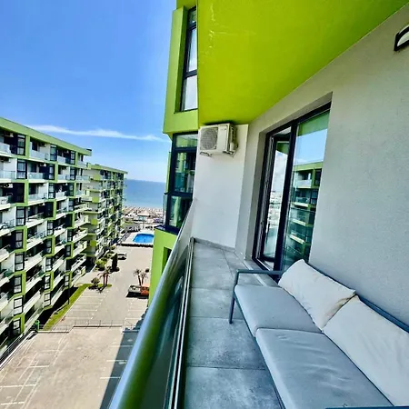 Lamera - Alezzi Langa Mare Cu Acces La Piscina, Jacuzzi, Sauna Si Sala De Fitness Apartman