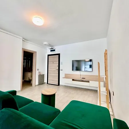 Apartament Lamera - Alezzi Langa Mare Cu Acces La Piscina, Jacuzzi, Sauna Si Sala De Fitness