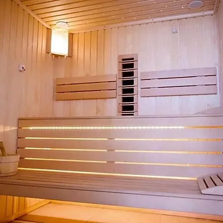 Lamera - Alezzi Langa Mare Cu Acces La Piscina, Jacuzzi, Sauna Si Sala De Fitness アパート